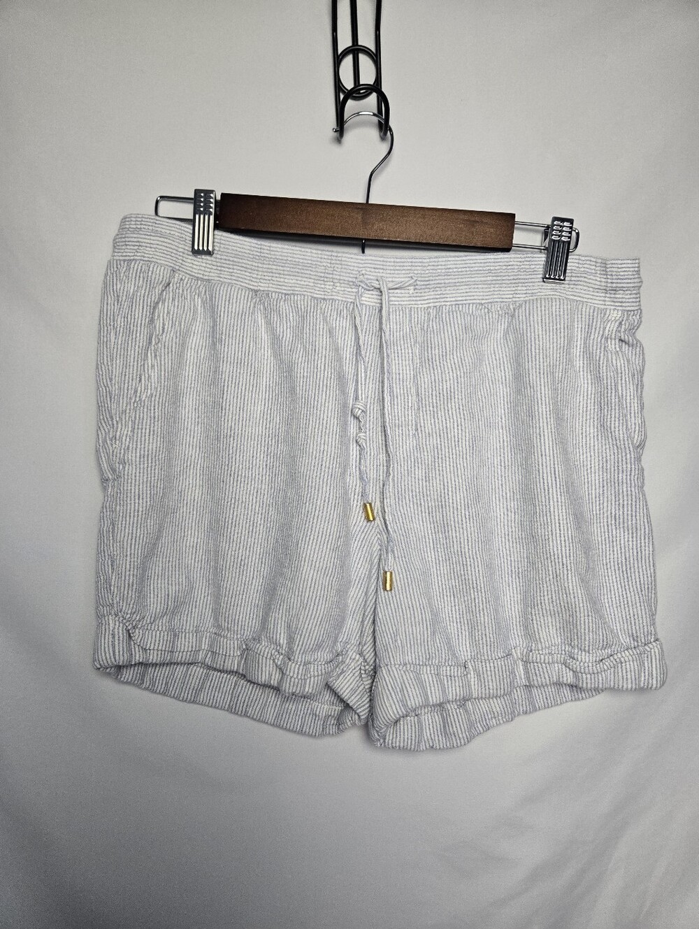 Ellen Tracy Light Blue Ribbed Drawstring Shorts – Size M